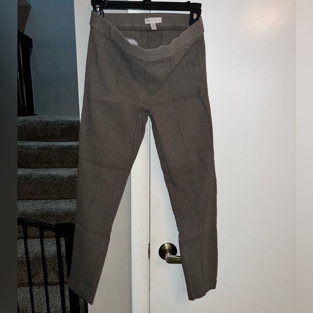 Lila Rose women’s slacks.  They are size 6.